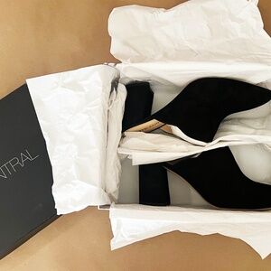 275 CENTRAL - COZZA MULE BLACK SUEDE BLOCK HEEL CLOSED TOE - SIZE 8.5 MED - NIB